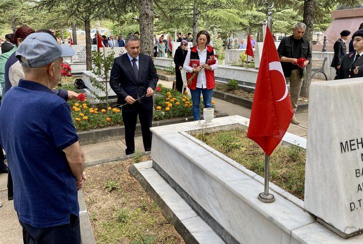 Sivas, Kırşehir ve Yozgat'ta Kurban Bayramı arifesinde şehitlikler ziyaret edildi G5