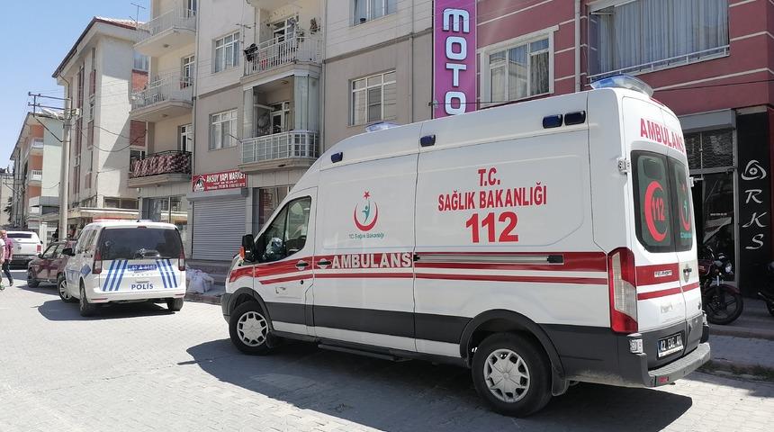 Konya'da apartman boşluğuna d&uuml;şen kadın &ouml;ld&uuml;