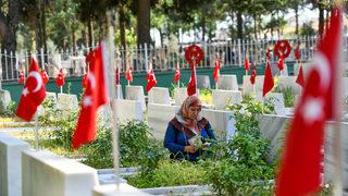 Gaziantep'te arife gününde şehit kabirleri ziyaret edildi