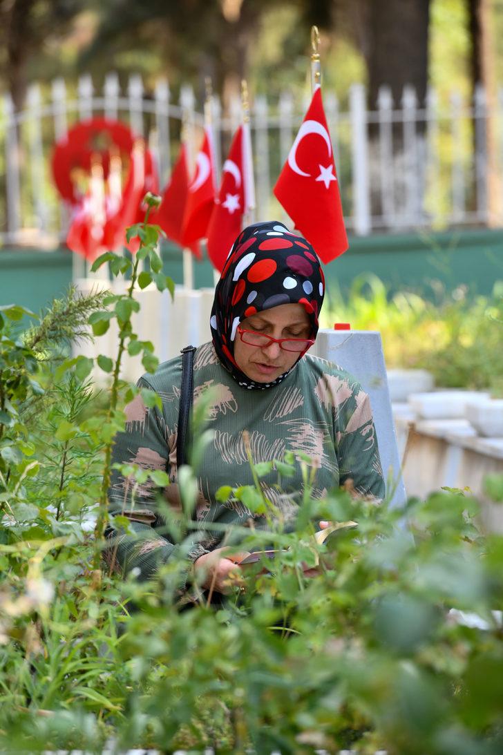 Gaziantep'te arife gününde şehit kabirleri ziyaret edildi G3