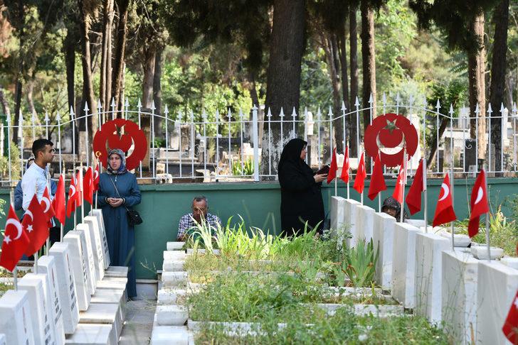 Gaziantep'te arife gününde şehit kabirleri ziyaret edildi G5