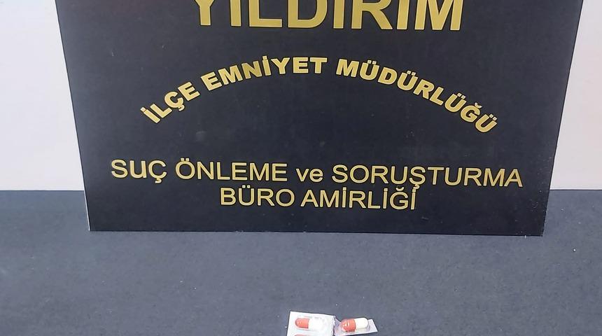 Bursa'da uyuşturucu ticareti yapan 2 şüpheli ile polise mukavemette bulunan 4 kişi yakalandı