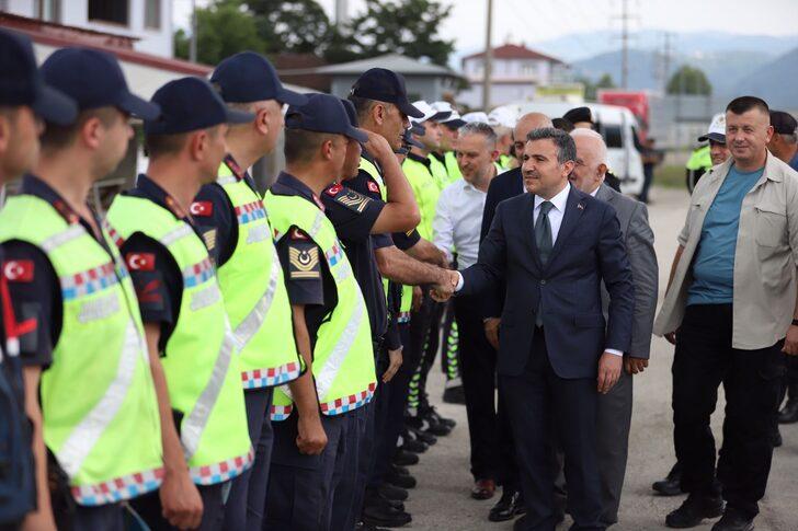 Düzce Valisi Atay, Bolu Dağı'nda bayram trafiğini denetledi G3