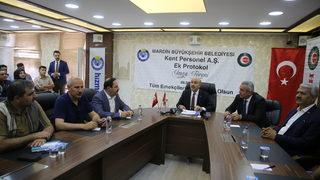 Mardin Büyükşehir Belediyesi işçi maaşlarına 2 bin lira zam yaptı