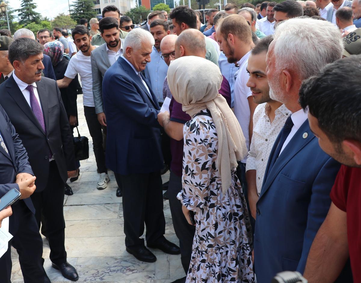 AK Parti Genel Başkanvekili Yıldırım, Erzincan'da bayramlaşma t&ouml;reninde konuştu: