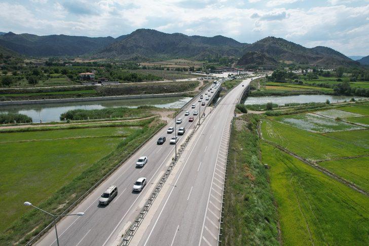 Samsun-Ankara kara yolunda Kurban Bayramı tatili yoğunluğu G3