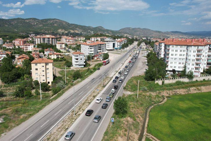 Samsun-Ankara kara yolunda Kurban Bayramı tatili yoğunluğu G4