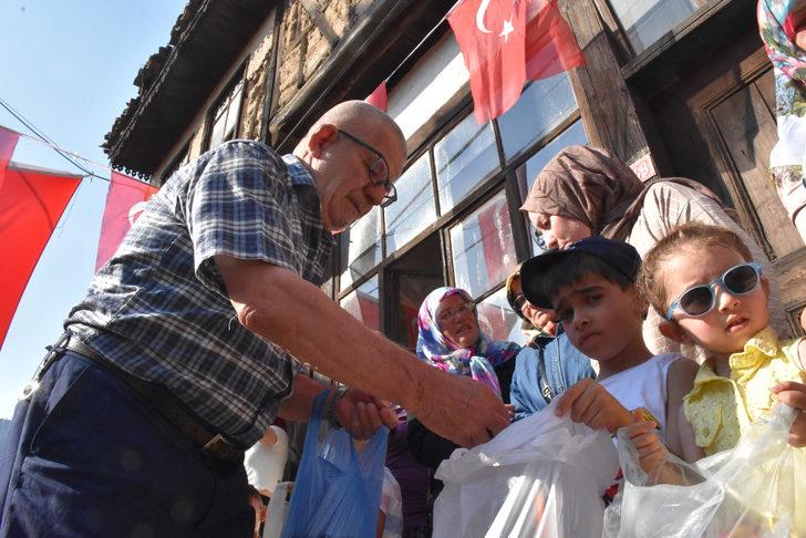 Bilecik'te 6 asırlık "şeker atma" geleneği yeniden yaşatıldı G4