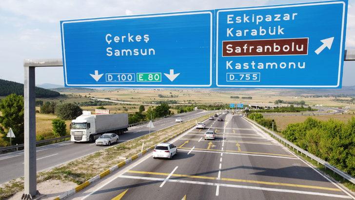İstanbul'u Karadeniz illerine bağlayan D-100 kara yolunda bayram yoğunluğu sürüyor G2