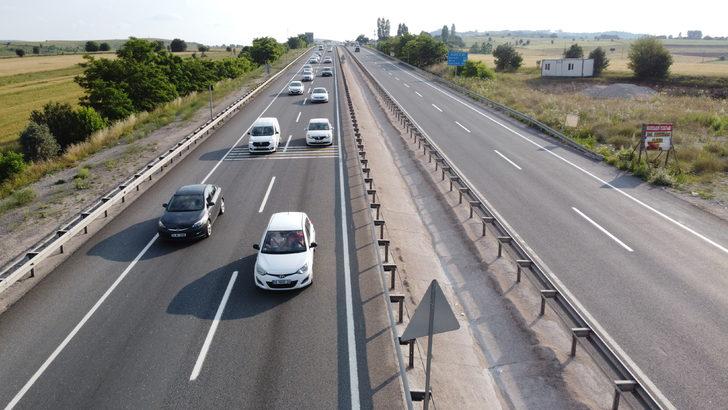 İstanbul'u Karadeniz illerine bağlayan D-100 kara yolunda bayram yoğunluğu sürüyor G3
