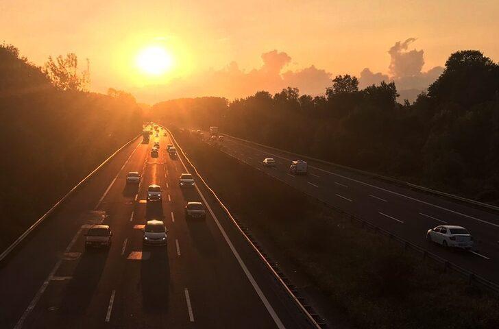 Anadolu Otoyolu'nun Düzce ve Bolu kesiminde bayram trafiği sürüyor G3
