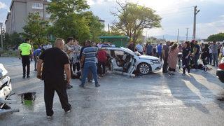 GÜNCELLEME - Konya'da iki otomobilin çarpıştığı kazada 15 kişi yaralandı