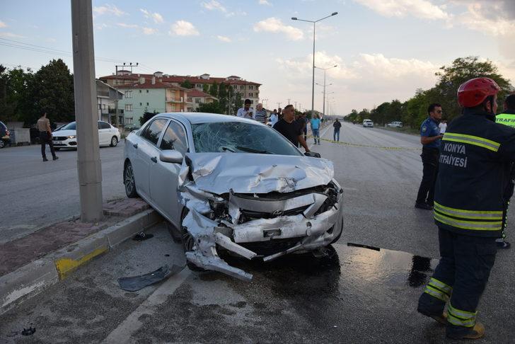 Konya'da iki otomobilin çarpıştığı kazada 13 kişi yaralandı G2