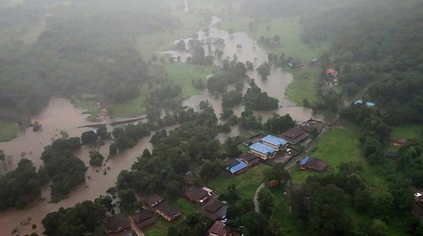 Hindistan'ı sel vurdu! Bilanço ağırlaşıyor