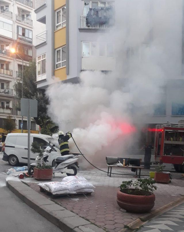 Eskişehir'de hareket halindeki hafif ticari araç yandı