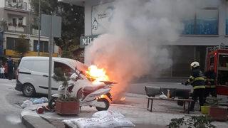 Şehrin göbeğinde hareket halindeyken bir anda yanmaya başladı! Korku dolu anlar...