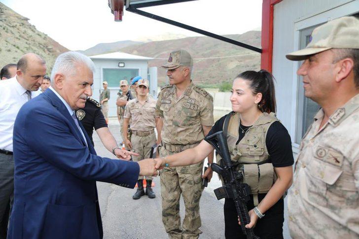 AK Parti Genel Başkanvekili Yıldırım, uygulama noktasında görevli ekiplerle bayramlaştı G2