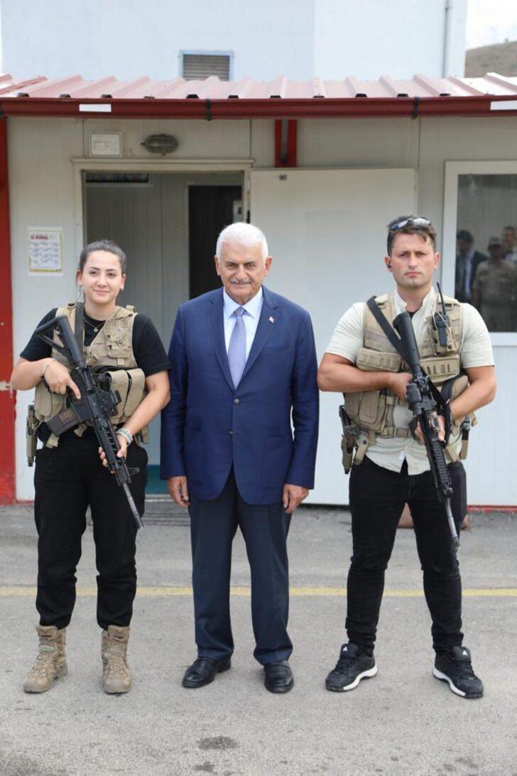 AK Parti Genel Başkanvekili Yıldırım, uygulama noktasında görevli ekiplerle bayramlaştı G3