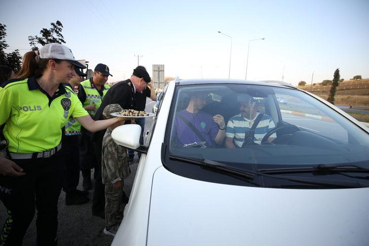 Balıkesir Valisi Şıldak, bayram öncesi trafik denetimine katıldı G4