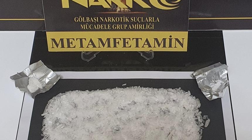 Adıyaman'da uyuşturucu bulunan araçtaki 3 zanlı tutuklandı