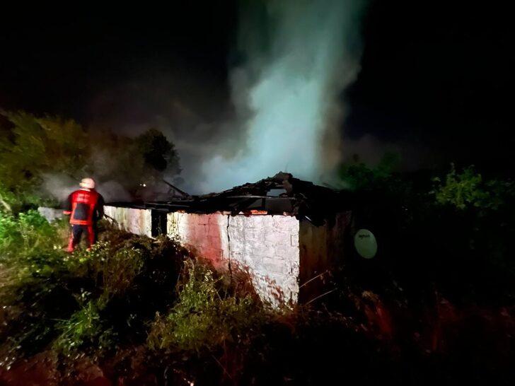 Sakarya'da bir evde çıkan yangını itfaiye söndürdü G2