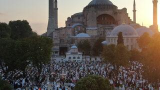 Binlerce kişi Kurban Bayramı namazını Ayasofya’yı Kebir Camii’nde kıldı