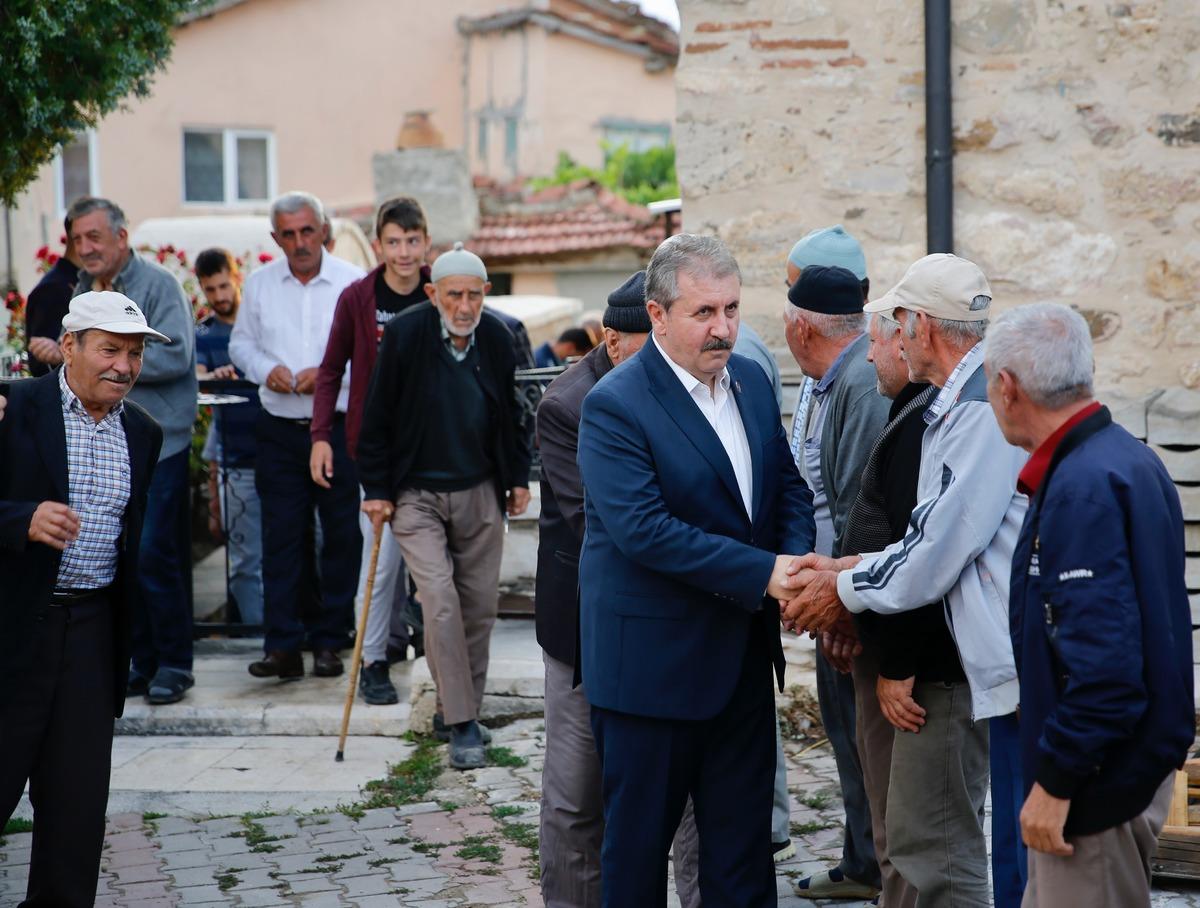 BBP Genel Başkanı Mustafa Destici, bayram namazını Eskişehir'de kıldı: