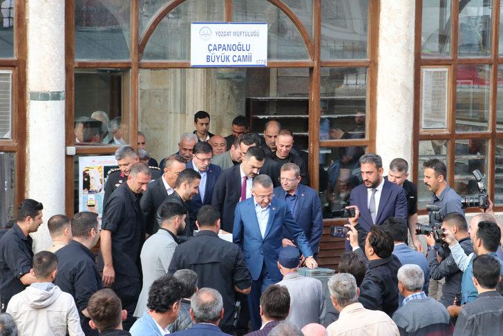 Cumhurbaşkanı Yardımcısı Fuat Oktay, bayram namazını Yozgat'ta kıldı G3