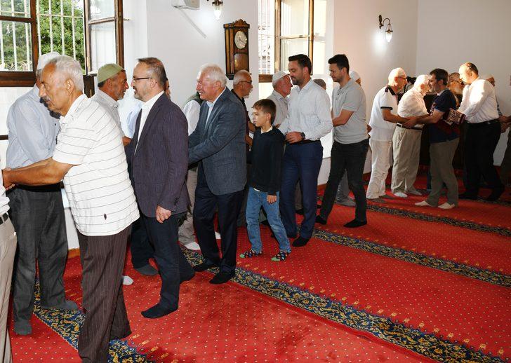 AK Parti Grup Başkanvekili Turan, bayram namazını Lapseki'de kıldı: G2