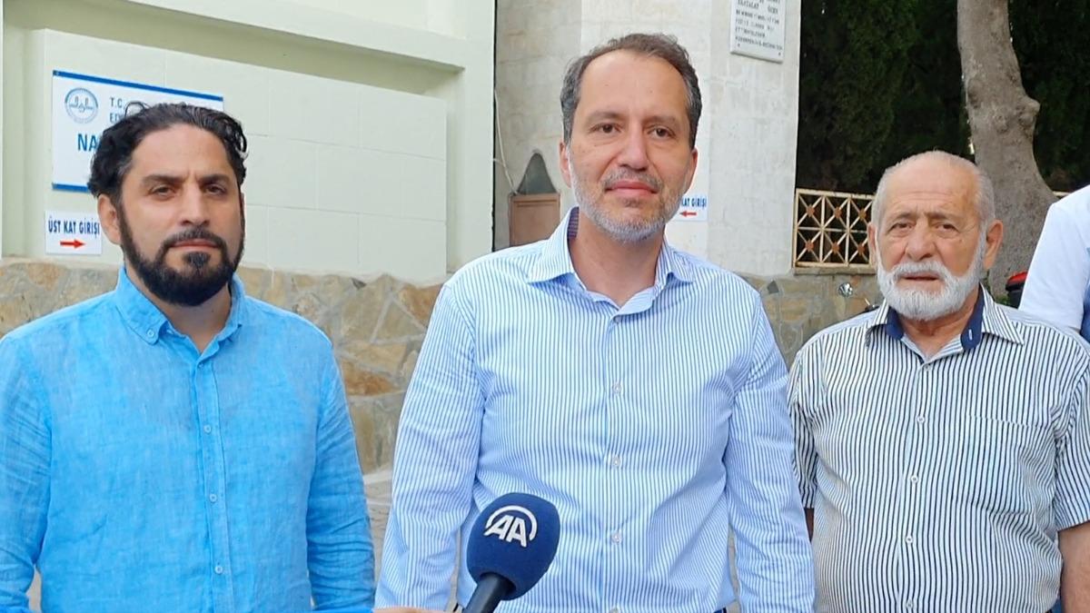 Yeniden Refah Partisi Genel Başkanı Erbakan, bayram namazını Balıkesir'de kıldı