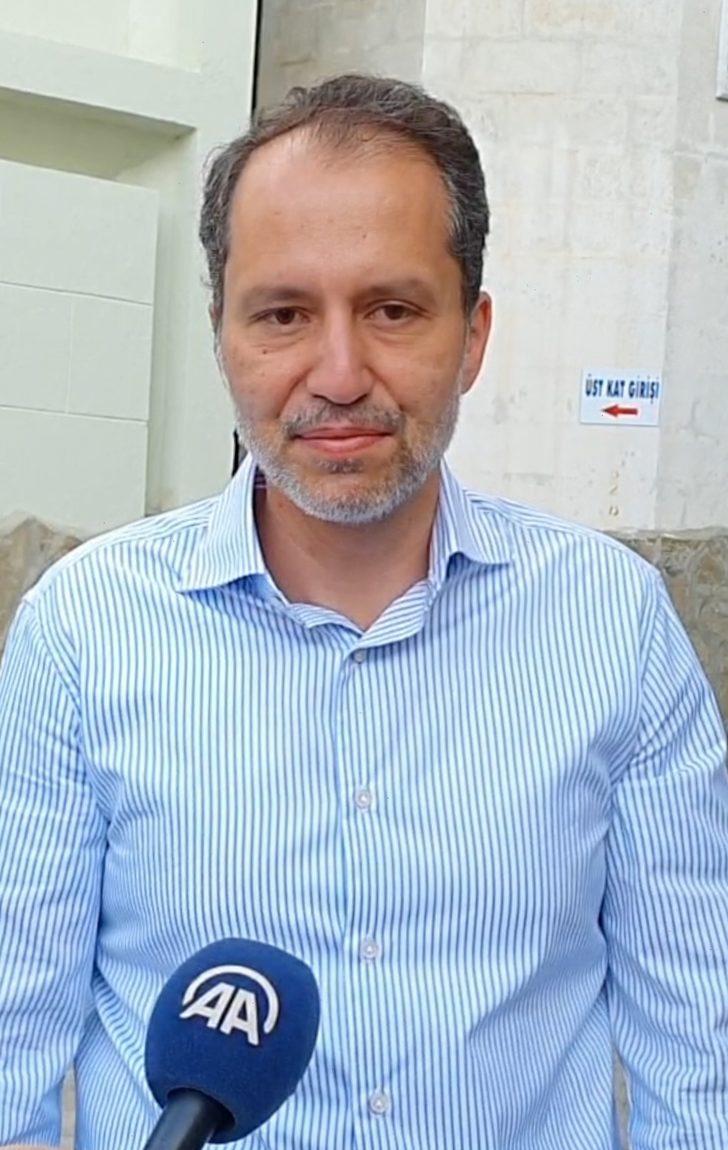 Yeniden Refah Partisi Genel Başkanı Erbakan, bayram namazını Balıkesir'de kıldı G2