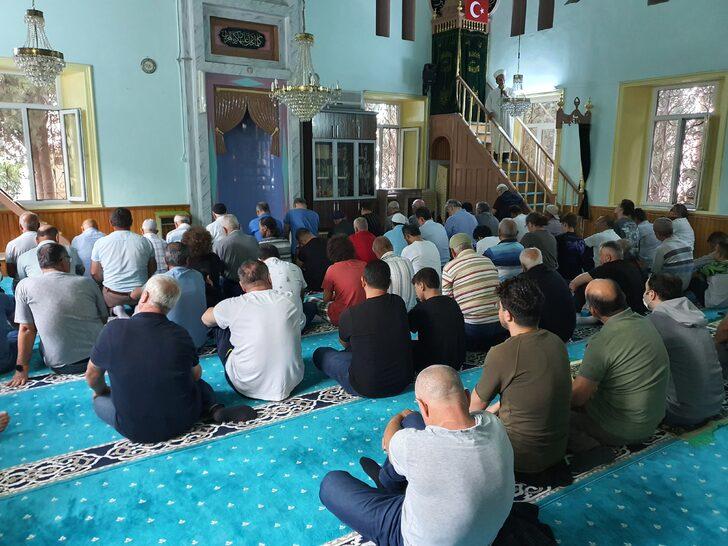 Yeniden Refah Partisi Genel Başkanı Erbakan, bayram namazını Balıkesir'de kıldı G3