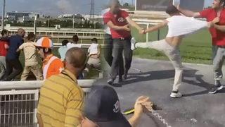 Bursa'daki at yarışında kavga! Seyisler tekme tokat birbirine girdi