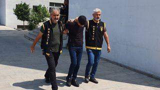 Adana'da güvenlik kamerası kayıtlarından belirlenerek yakalanan 2 hırsızlık zanlısı tutuklandı