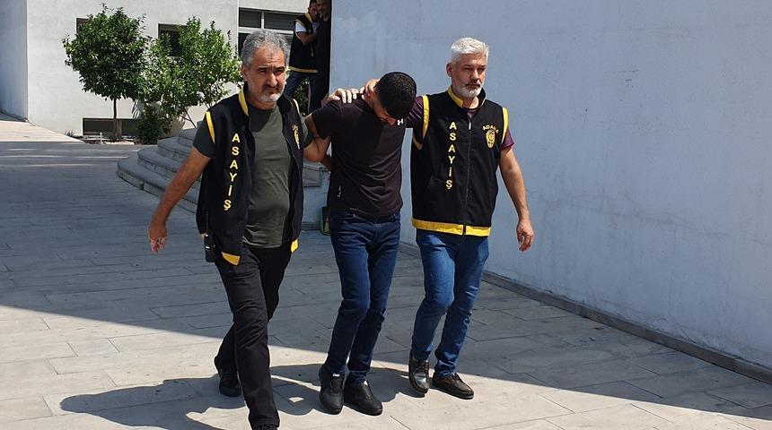 Adana'da güvenlik kamerası kayıtlarından belirlenerek yakalanan 2 hırsızlık zanlısı tutuklandı