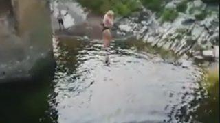 Dehşet anları kamerada! 22 yaşındaki kadın 15 metreden suya atladı, hayatı bir anda değişti