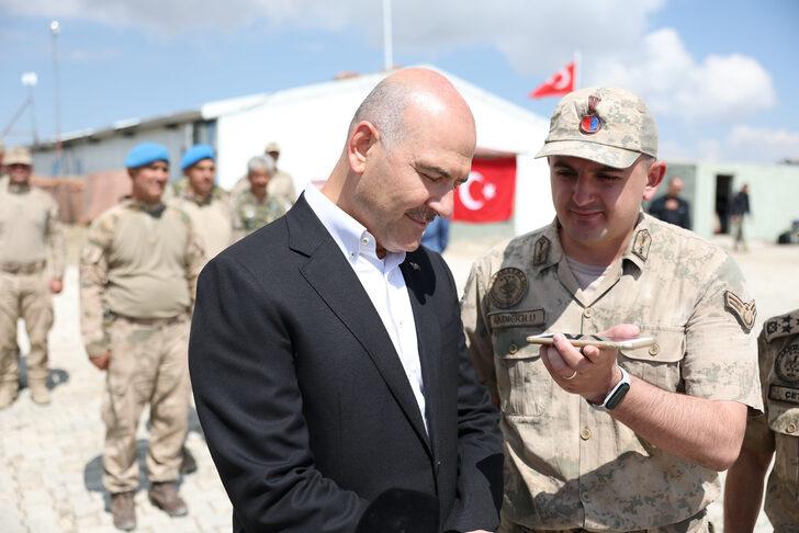 İçişleri Bakanı Soylu, üs bölgesinde görevli jandarmaların aileleriyle telefonda görüştü G2