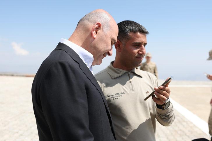 İçişleri Bakanı Soylu, üs bölgesinde görevli jandarmaların aileleriyle telefonda görüştü G3