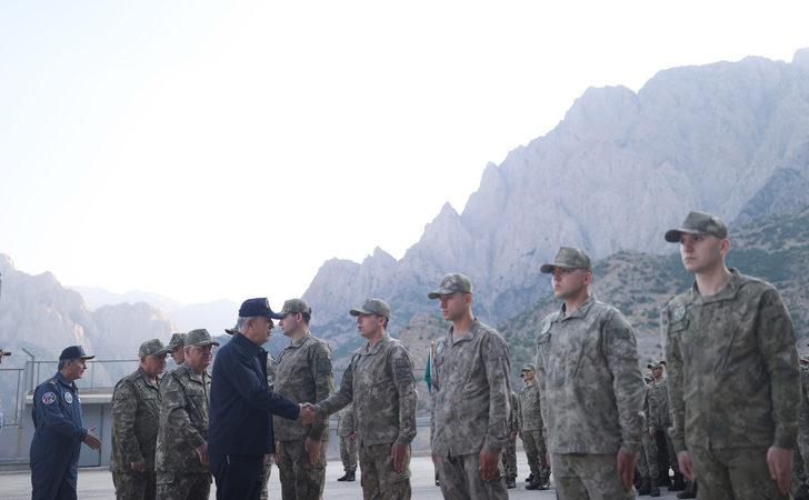 Milli Savunma Bakanı Akar ve komutanlar Dağlıca'da incelemelerde bulundu G5