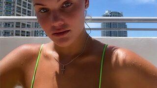 Eski Wimbledon şampiyonu Sofya Zhuk, sosyal medyadan tepki topladı! Tamamen üstsüz pozu olay yarattı