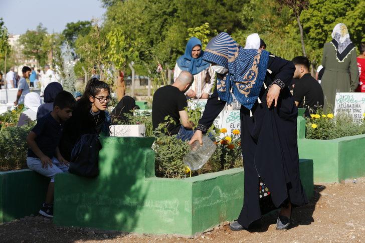 Diyarbakır'da Kurban Bayramı dolayısıyla mezarlıklarda yoğunluk yaşandı G4