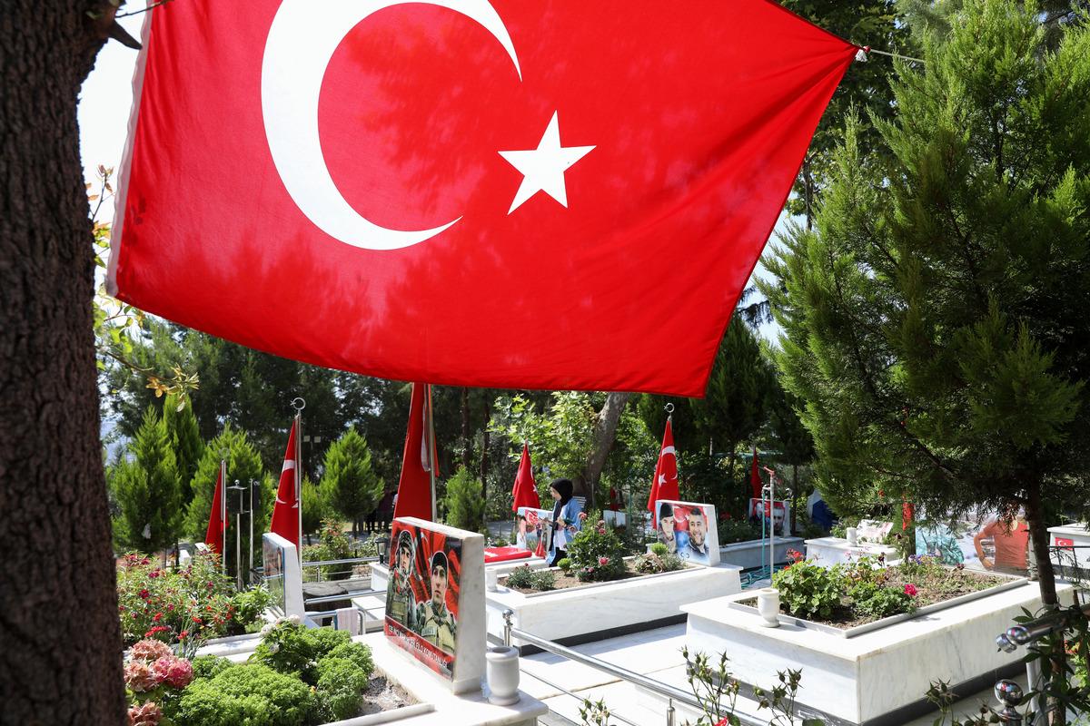 Şehit &ccedil;ocuklarıyla bayramlaştılar