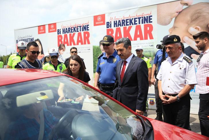 Kırklareli Valisi Birol Ekici, trafik denetiminde durdurulan sürücülerle bayramlaştı G2