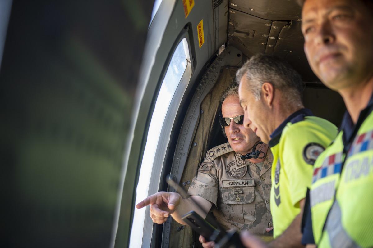 Tunceli'de helikopterle trafik denetimi yapıldı