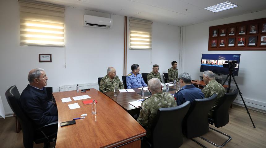 Bakan Akar, beraberindeki TSK komuta kademesi ile Dağlıca'da: