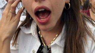 Gördüklerine inanamadı! Serinlemek için dondurma yiyen kadının ağzının içinde yanıklar oluştu