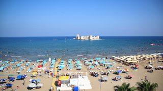 Mersin Kızkalesi'nde bayram hareketliliği yaşanıyor