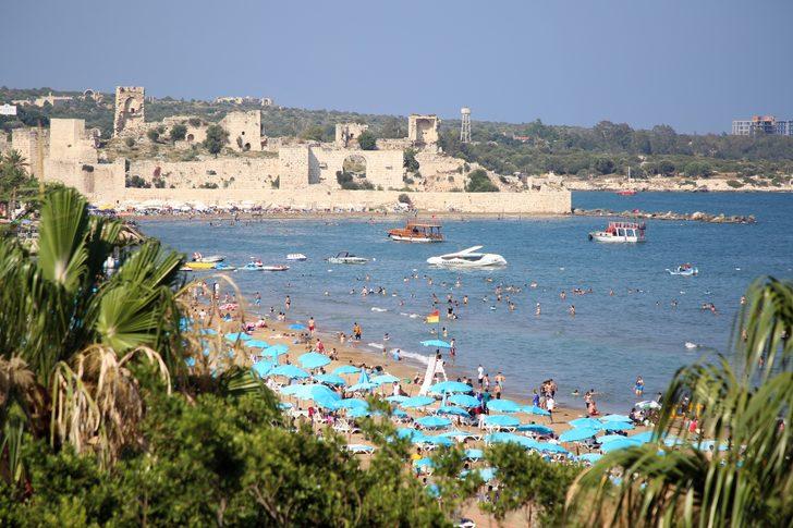 Mersin Kızkalesi'nde bayram hareketliliği yaşanıyor G3