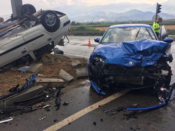 Manisa'da iki otomobilin çarpıştığı kazada 3 kişi öldü G2