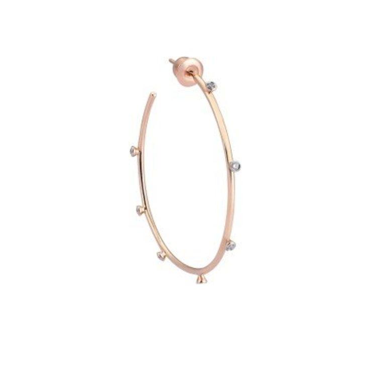 Serenay Sarıkaya'nın Çi fragmanındaki aksesuarlarının